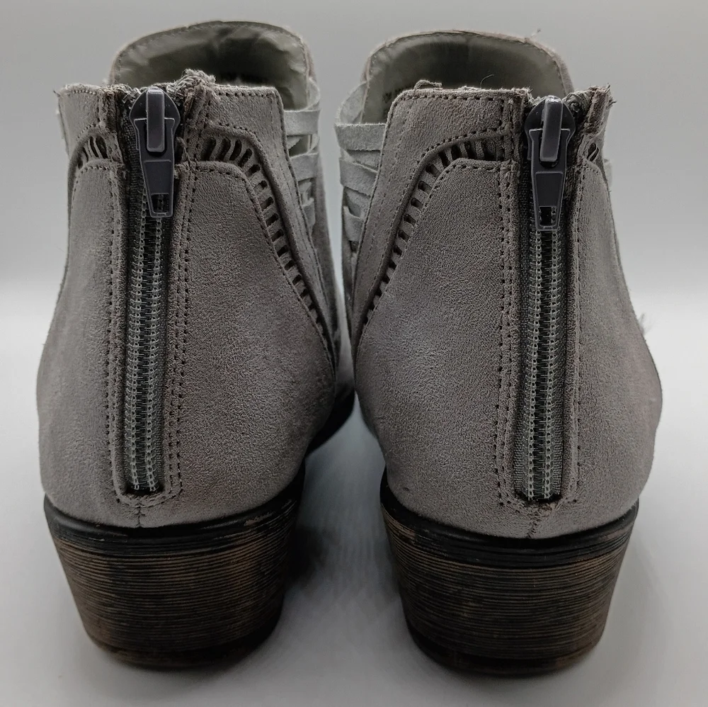 Journee Collection Jeni Gray Faux Suede Ankle Boots Size 11 - Picture 6 of 9